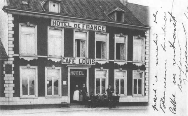 Place de la Gare, l'Hotel de France